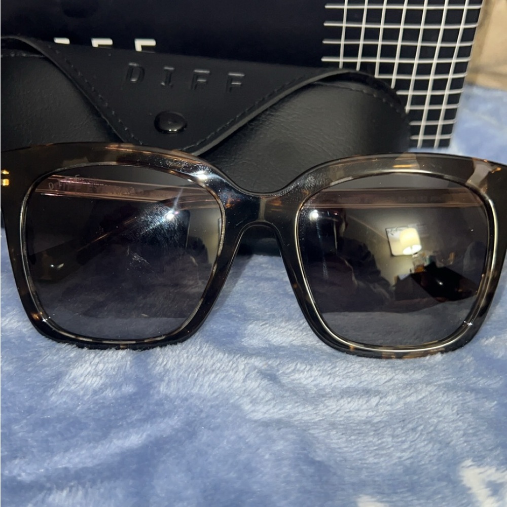 Diff Eyewear Sunglasses Bella Espresso tortoise grey gradient polarized